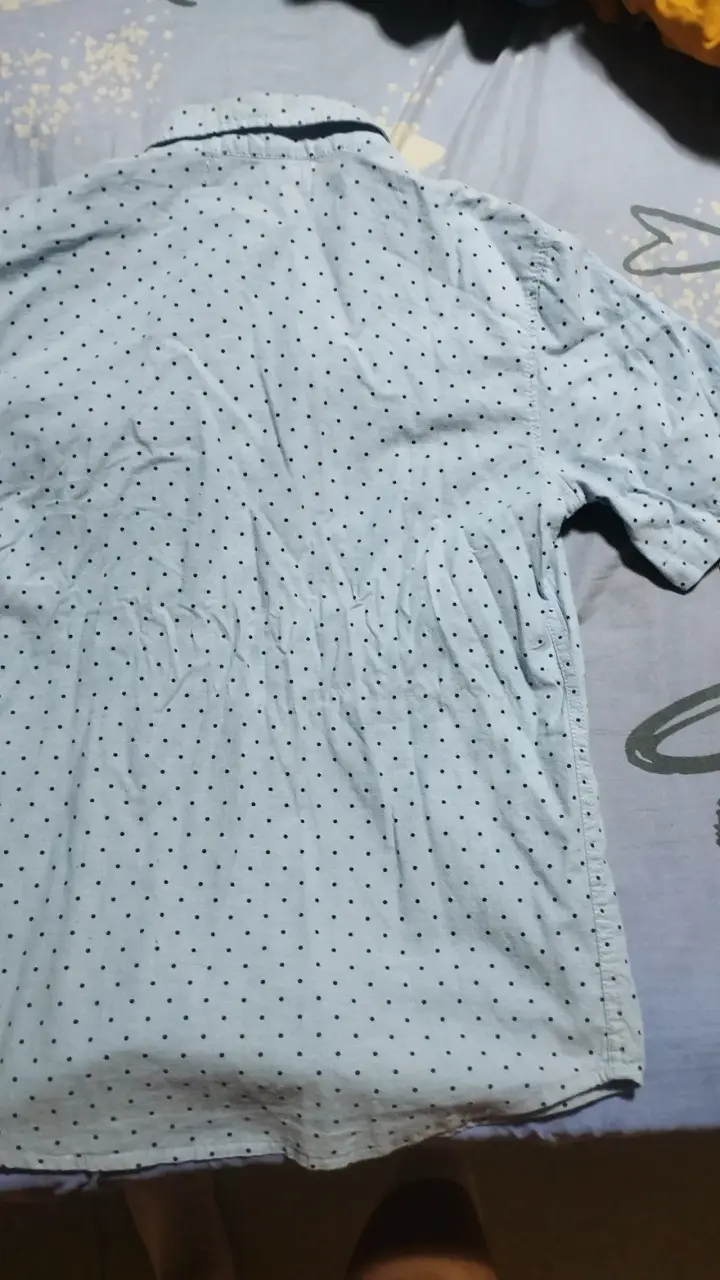 Polera amarilla Burberry con cuello distintivo - 5