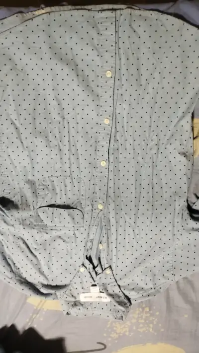 Polera amarilla Burberry con cuello distintivo - miniatura 6