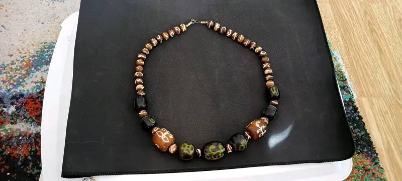 Collar de cuentas de madera artesanal - 1