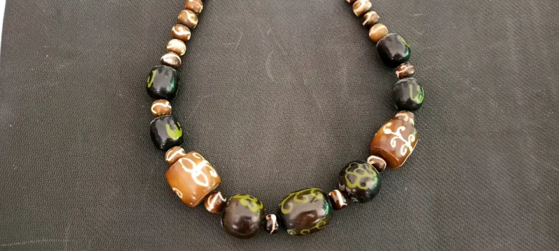 Collar de cuentas de madera artesanal - 4