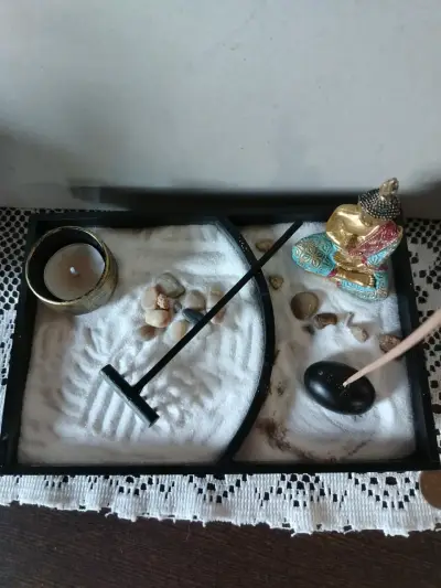 Jardín Zen con Figura de Buda y Arena Decorativa - miniatura 4