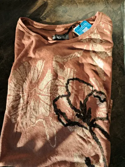 Polera manga corta floral marrón Greenfield - miniatura 1