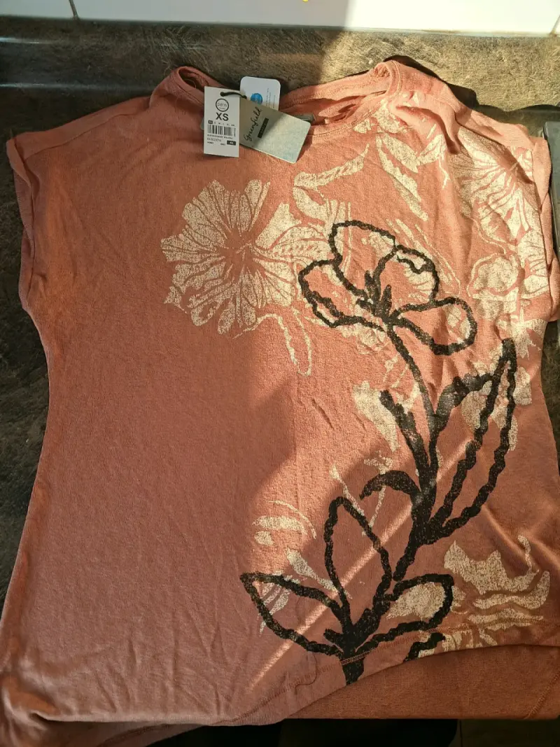 Polera manga corta floral marrón Greenfield - 2