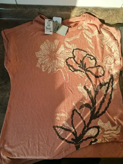Polera manga corta floral marrón Greenfield - miniatura 2