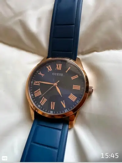 Reloj Guess azul con correa de silicona - miniatura 2