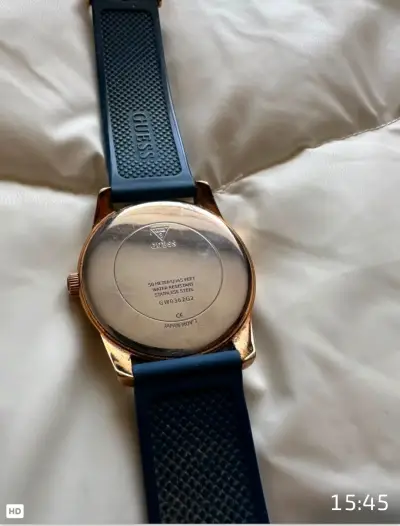 Reloj Guess azul con correa de silicona - miniatura 3