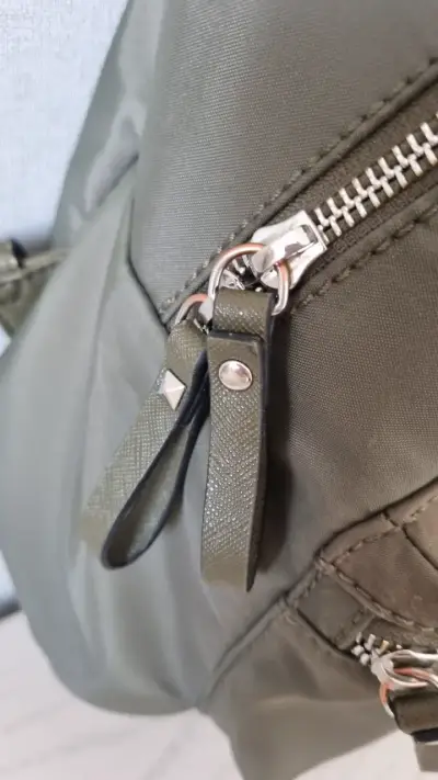 Mochila Guess verde oliva - miniatura 3