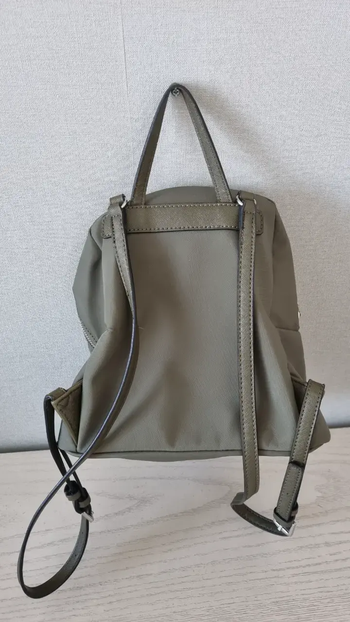 Mochila Guess verde oliva - 4