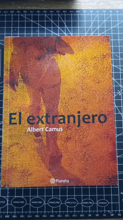 Libro El Extranjero de Albert Camus - miniatura 1
