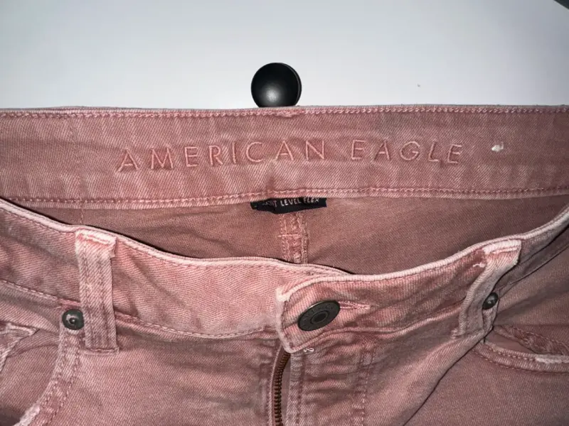 Jeans rosados American Eagle para mujer - 1