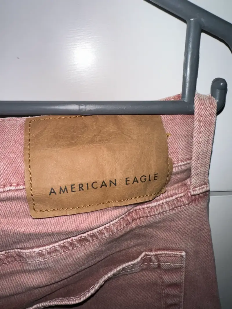 Jeans rosados American Eagle para mujer - 3