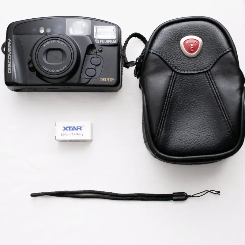 Cámara Fujifilm Discovery 290 Zoom con Estuche - 1