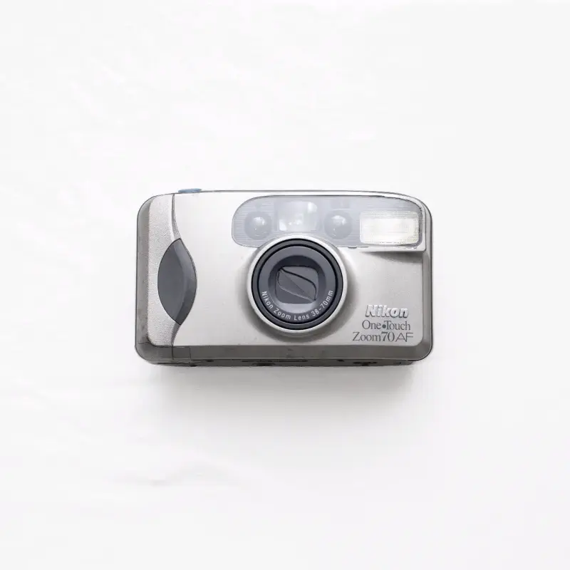 Cámara Nikon One Touch Zoom 70 AF con funda - 2