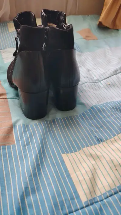 Botines de tacón negro con cierre lateral - miniatura 3