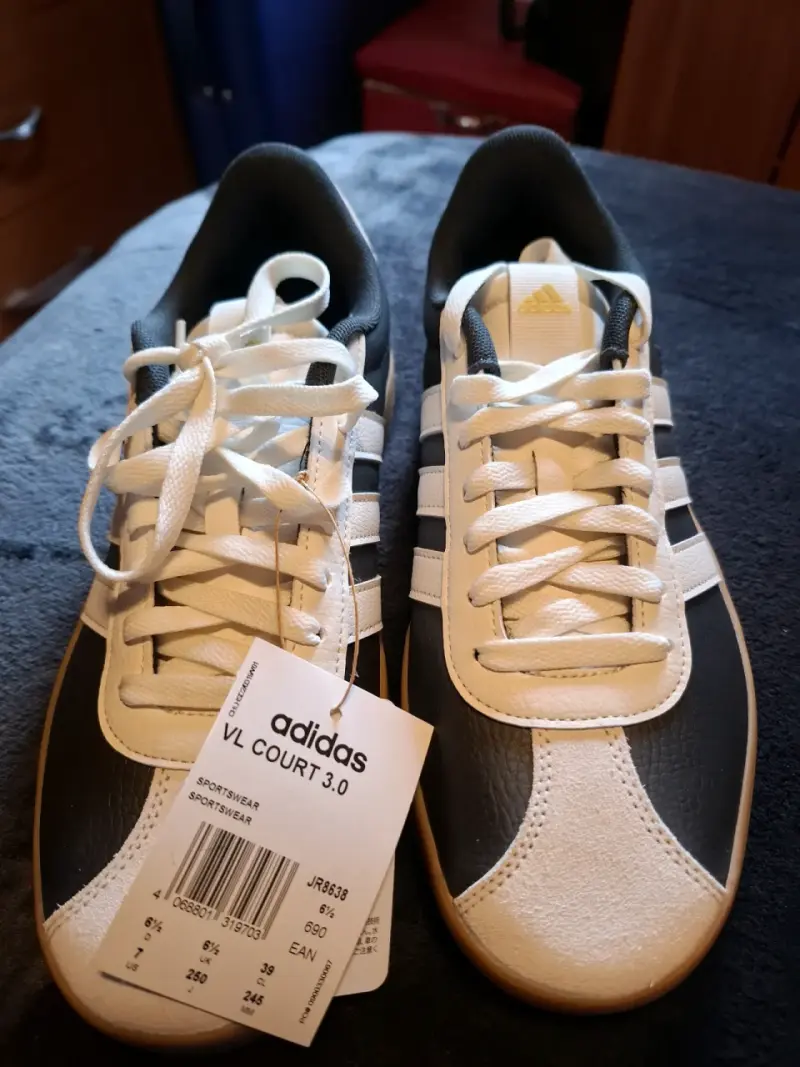 Zapatillas Adidas VL Court 3.0 Blanco y Negro - 1