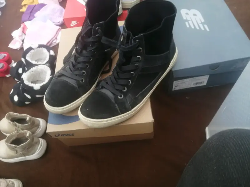 Zapatillas negras de caña alta Marca Guess - 2