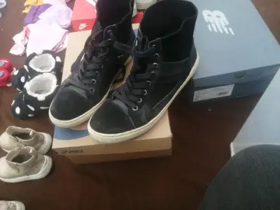 Zapatillas negras de caña alta Marca Guess - miniatura 2