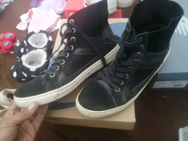 Zapatillas negras de caña alta Marca Guess - 4