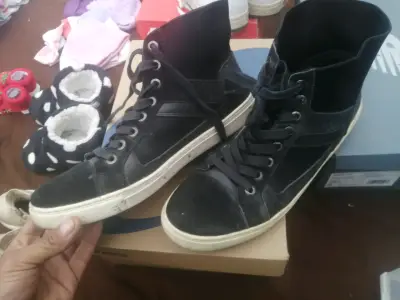 Zapatillas negras de caña alta Marca Guess - miniatura 4