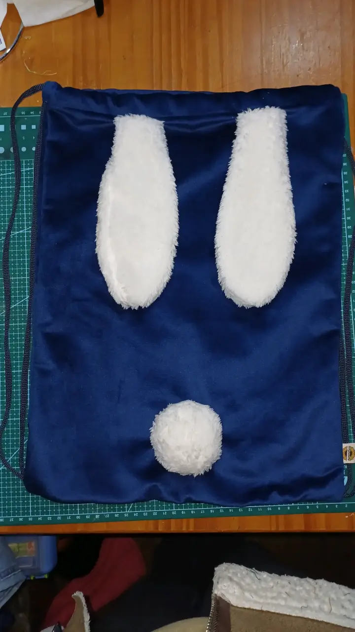 Mochila saco azul con diseño de orejas de conejo - 2