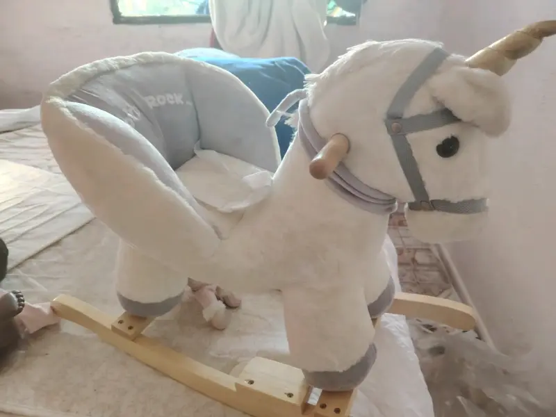 Caballito balancín de peluche para niños