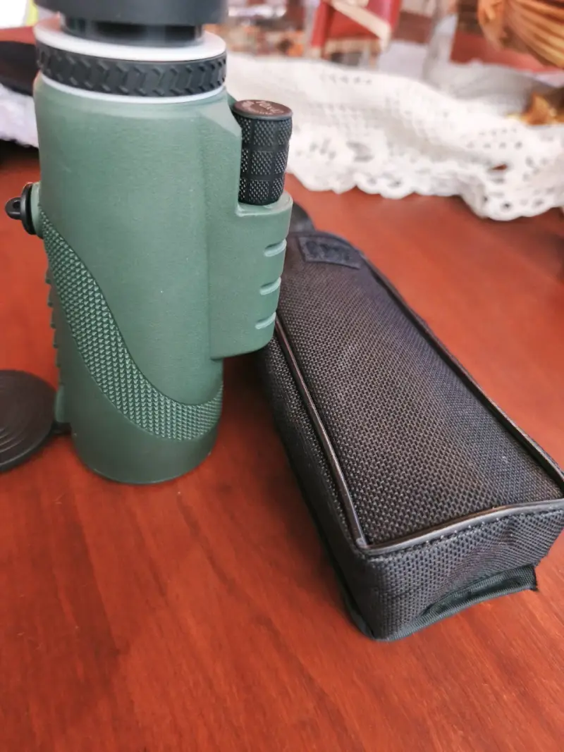Monocular de Visión 10x42 con Estuche - 2