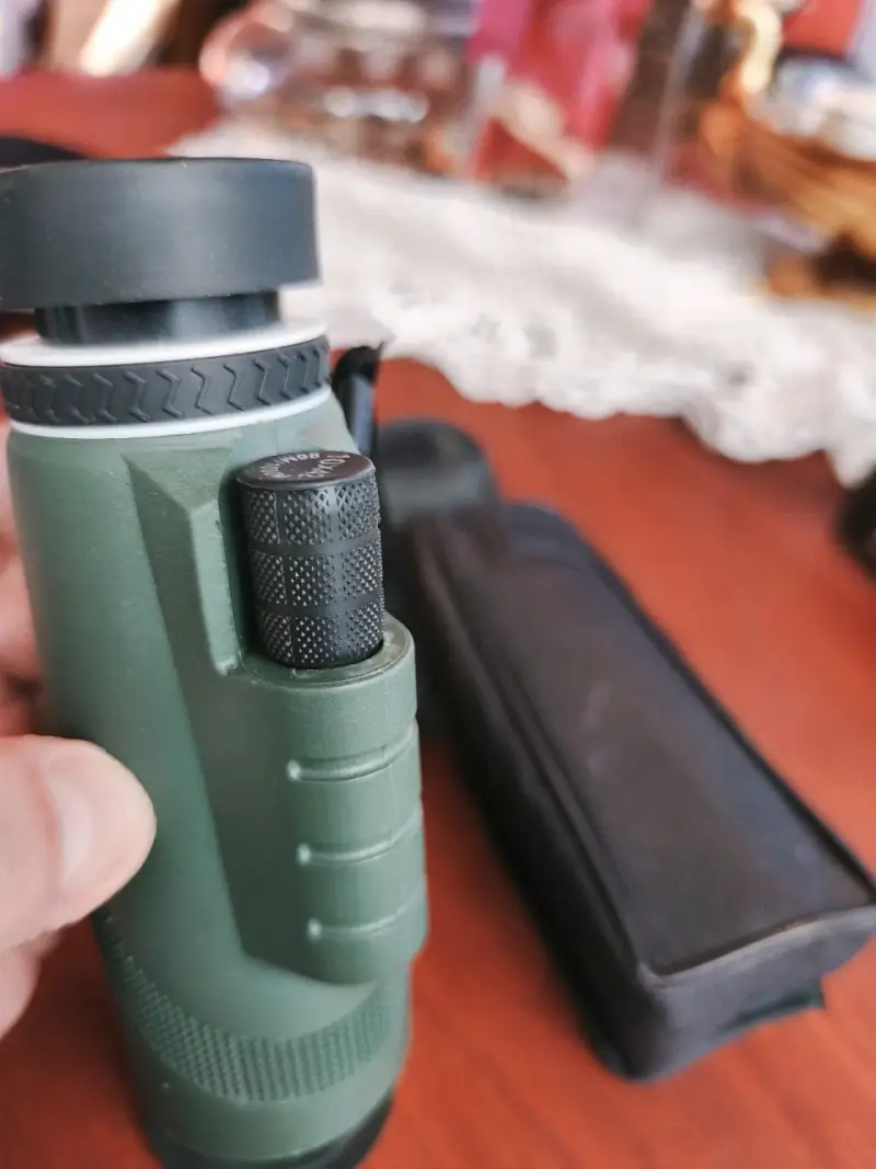 Monocular de Visión 10x42 con Estuche - 4
