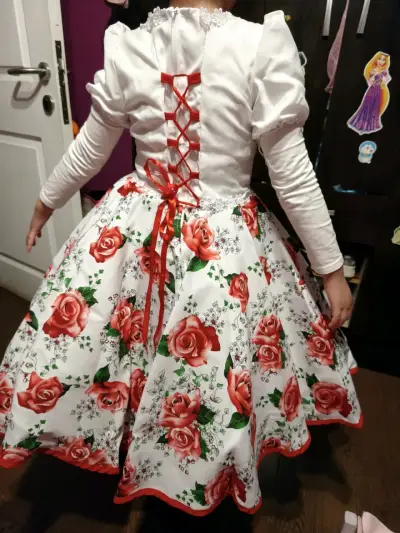 Vestido infantil con estampado de rosas - miniatura 2