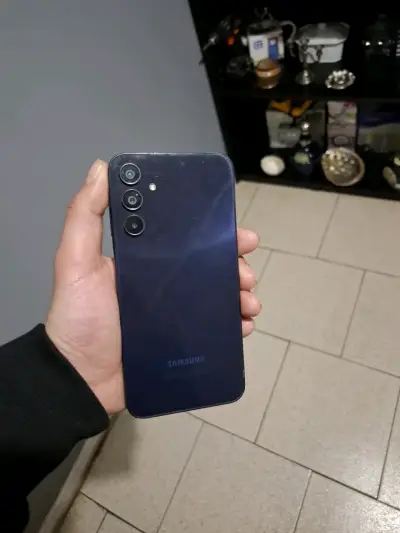 Samsung Galaxy A15 en buen estado - miniatura 1