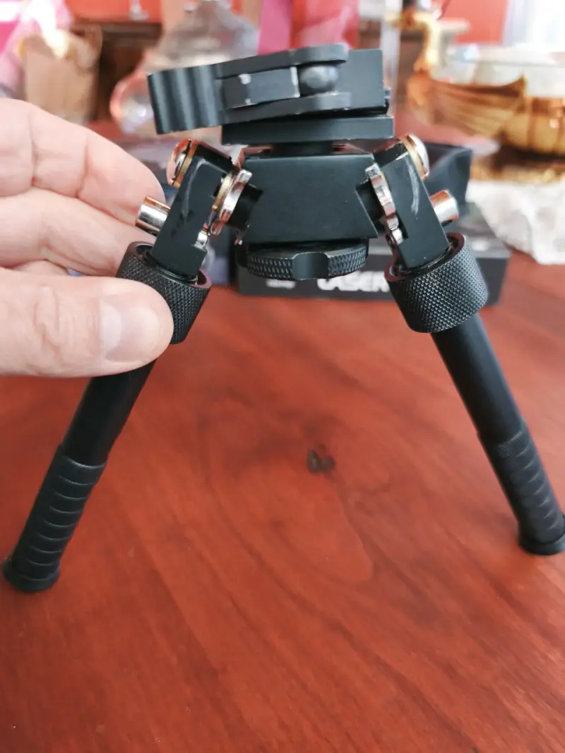 Bipode ajustable para rifle Defender