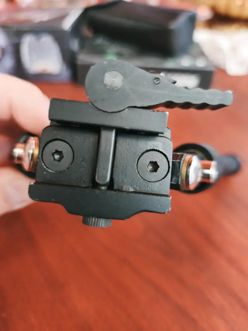 Bipode ajustable para rifle Defender - 2
