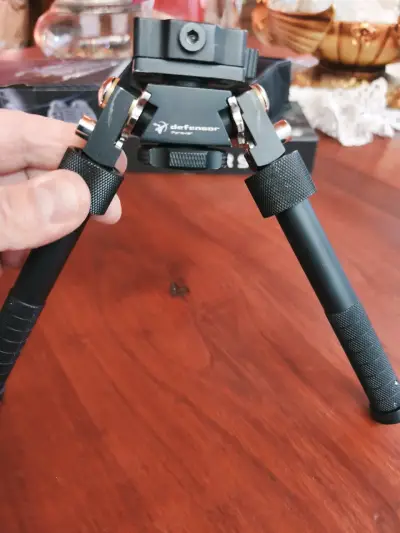 Bipode ajustable para rifle Defender - miniatura 3