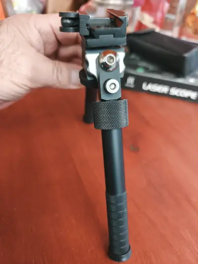 Bipode ajustable para rifle Defender - miniatura 4
