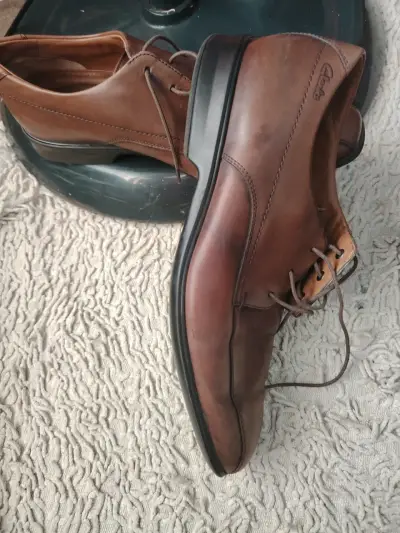 Zapatos de cuero marrón Clarks para hombre - miniatura 1