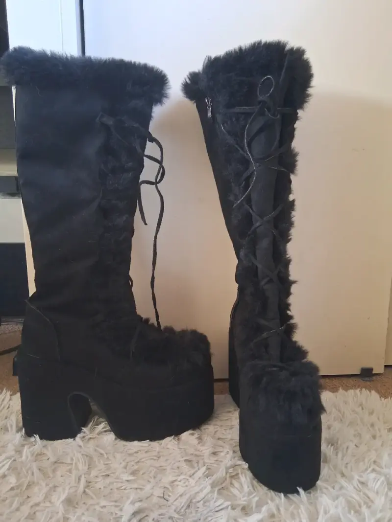 Botas negras de plataforma con forro de peluche - 2