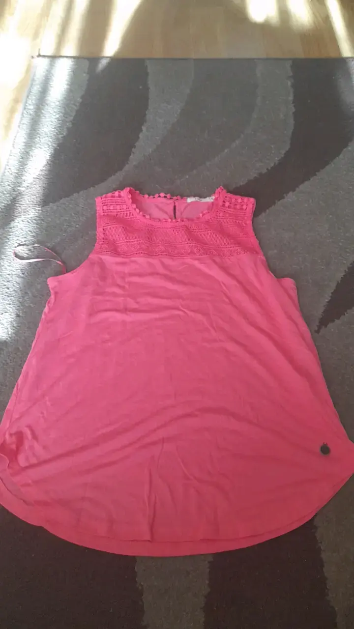 Blusa sin mangas rosa con encaje - 1