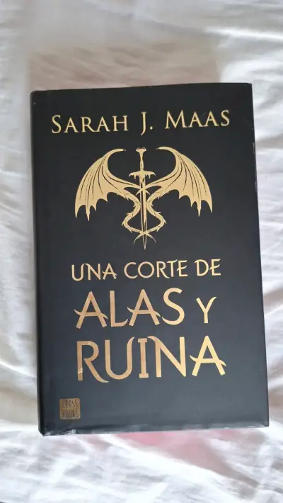 Edición especial de 'Una Corte de Alas y Ruina' - miniatura 1