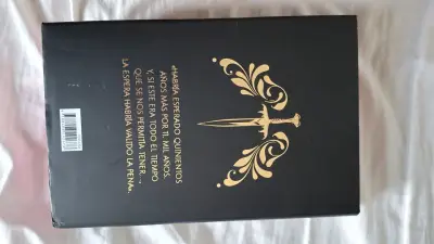 Edición especial de 'Una Corte de Alas y Ruina' - miniatura 2