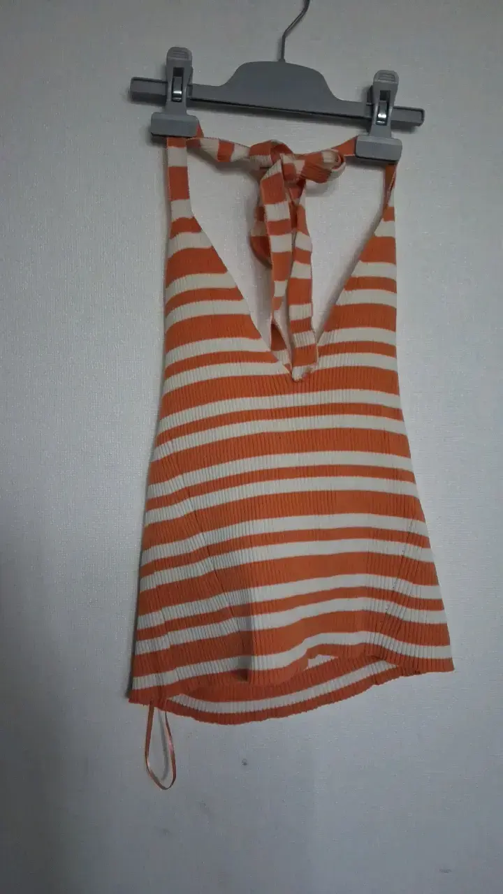 Top de tirantes a rayas naranja y blanco