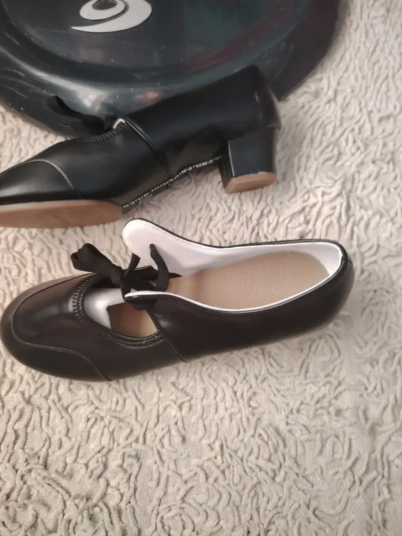 Zapatos de baile negro con tacón bajo - 1