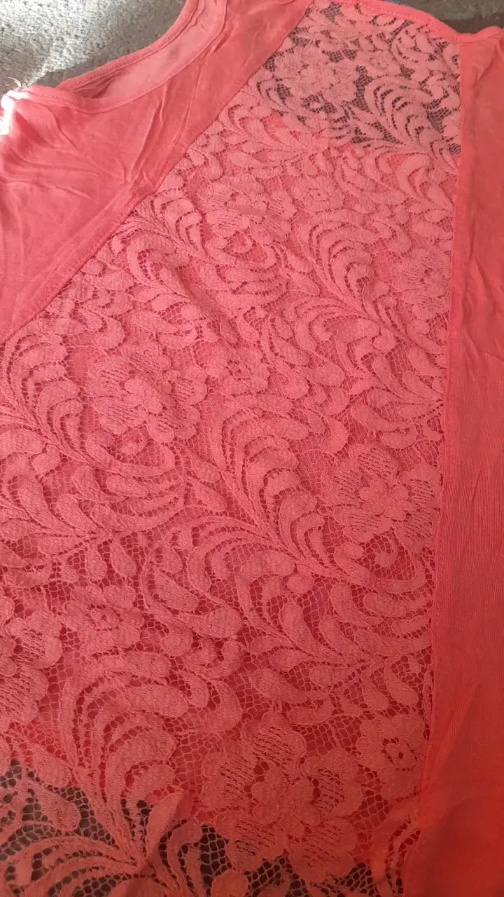 Blusa sin mangas coral con encaje - 4