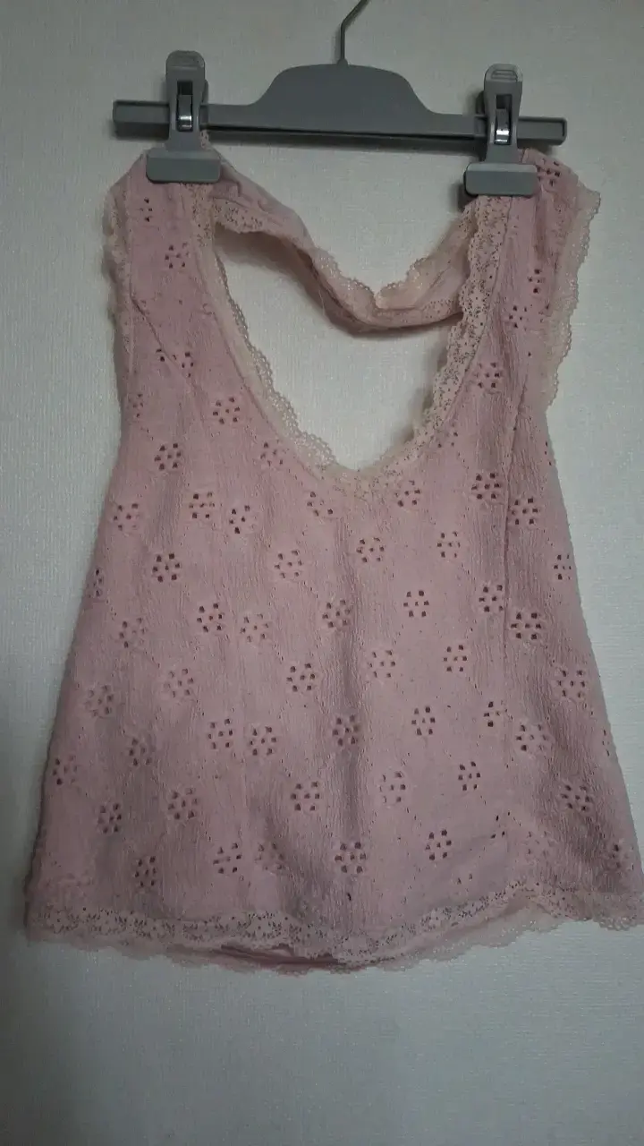 Top rosa con encaje