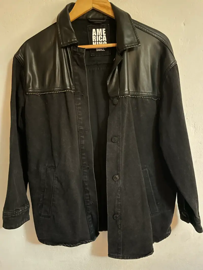 Chaqueta negra con detalles de cuero Americano