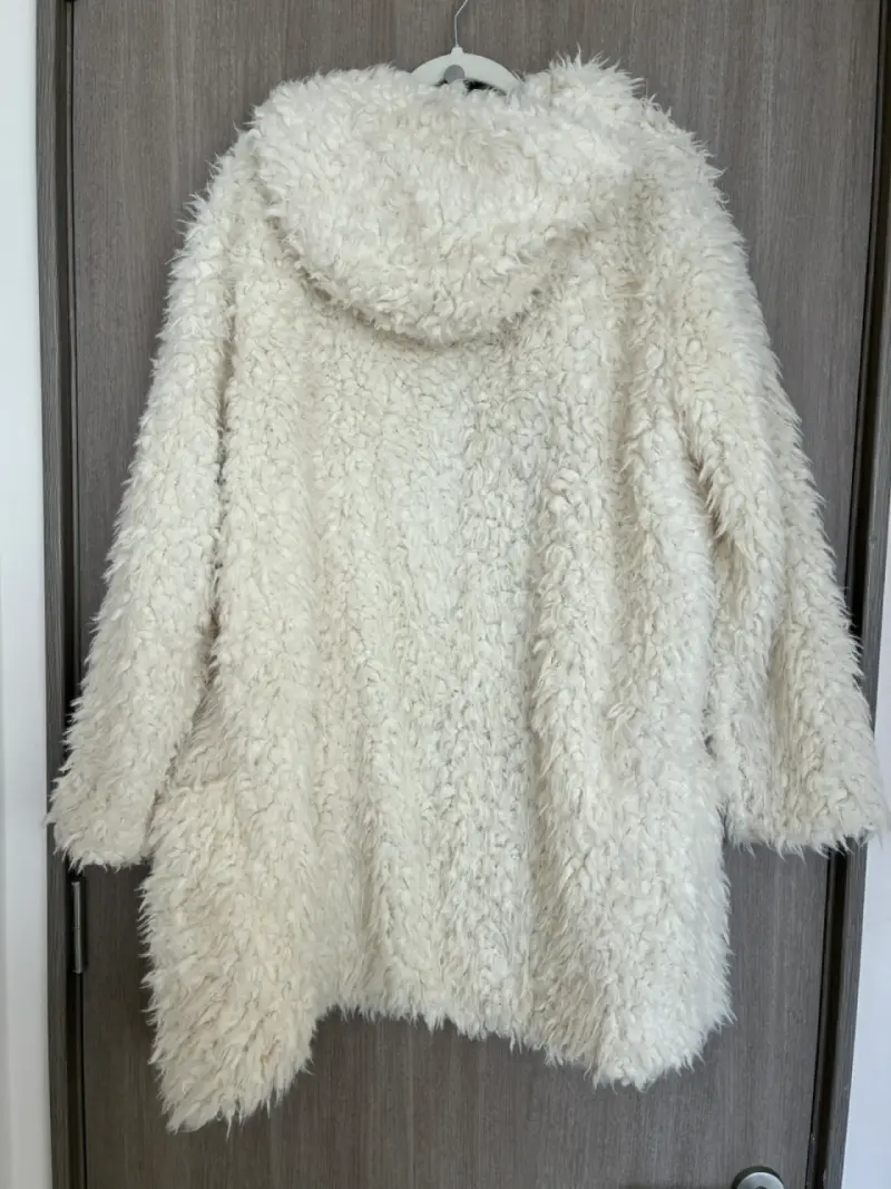 Abrigo de peluche blanco Lineatres con capucha - 4