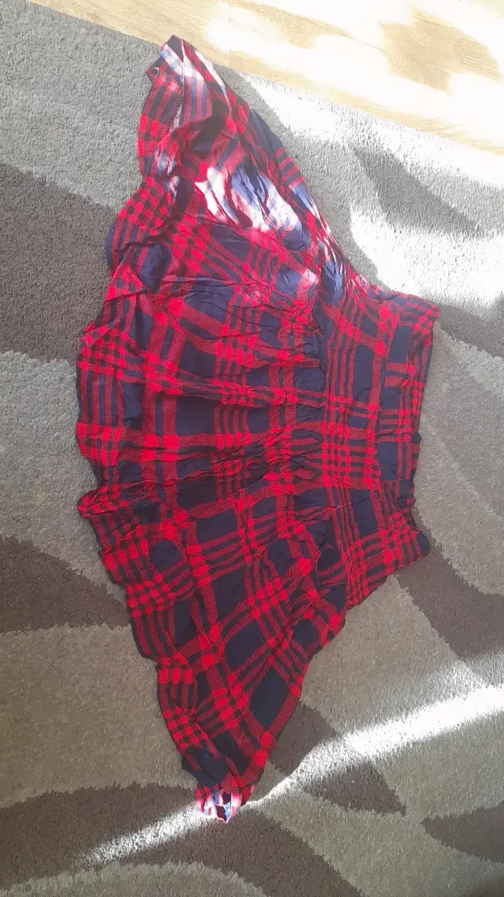 Falda corta escocesa roja y negra - 2
