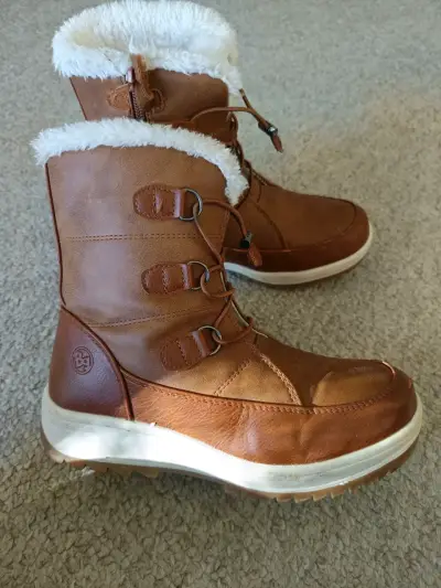 Botas de invierno marrones con forro de piel sintética - miniatura 1