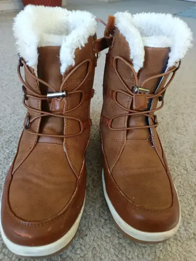 Botas de invierno marrones con forro de piel sintética - miniatura 3