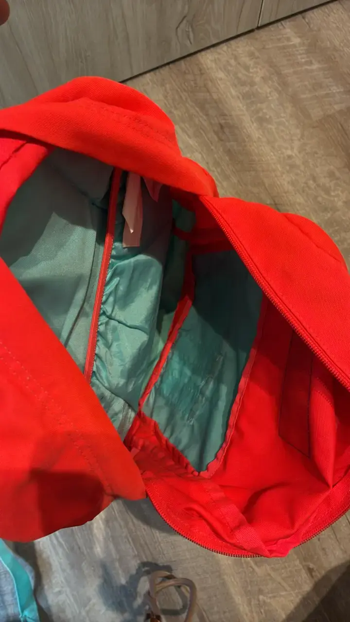 Mochila Jansport roja y verde en buen estado - 3