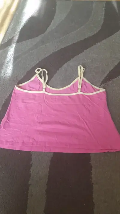 Camiseta sin mangas rosa con diseño divertido - miniatura 2