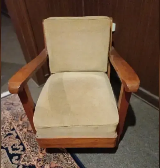 Antiguo Sillon de Living en Madera Nativa Laqueado - 1